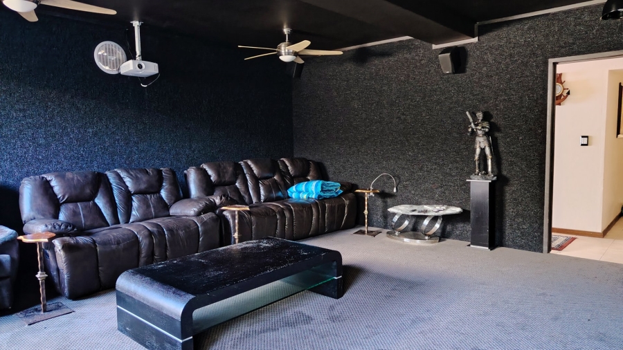 7 Bedroom Property for Sale in Outeniqua Strand Western Cape